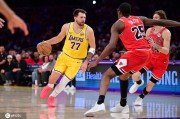 东契奇51+10+9里夫斯30分 詹姆斯18+7+7湖人胜公牛